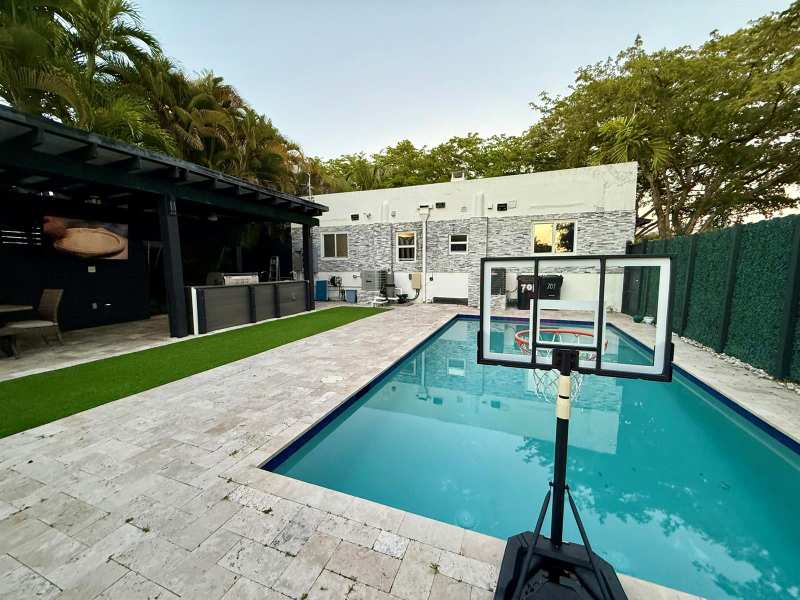 701 NE 17 Way, Fort Lauderdale FL 33304