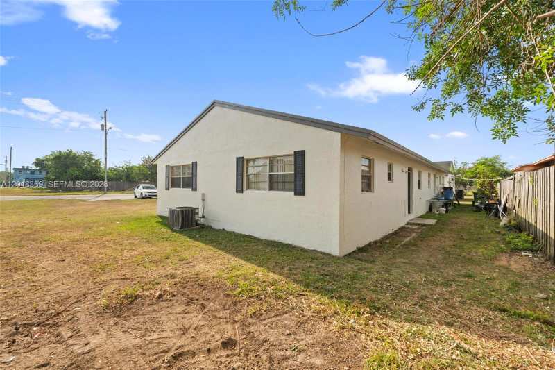 430 SW 10th Ave, Homestead FL 33030