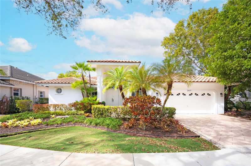 2621 Oakbrook Ln, Weston FL 33332