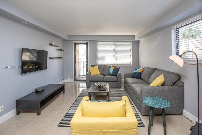 YACHT CLUB CONDO