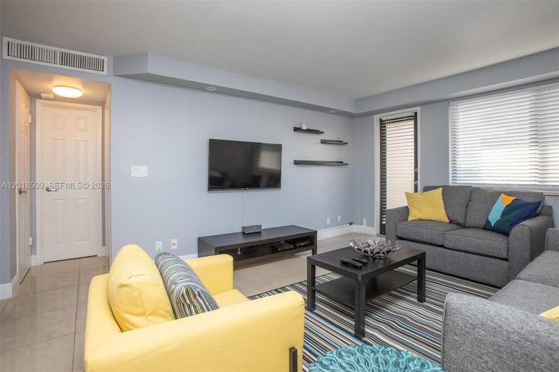 YACHT CLUB CONDO