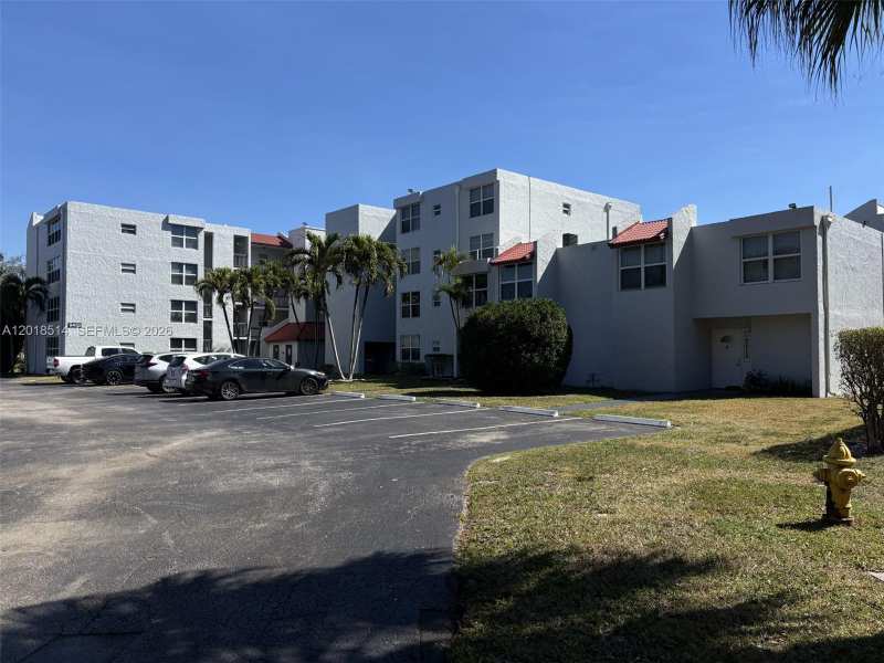 9451 Evergreen Pl # 102, Davie FL 33324