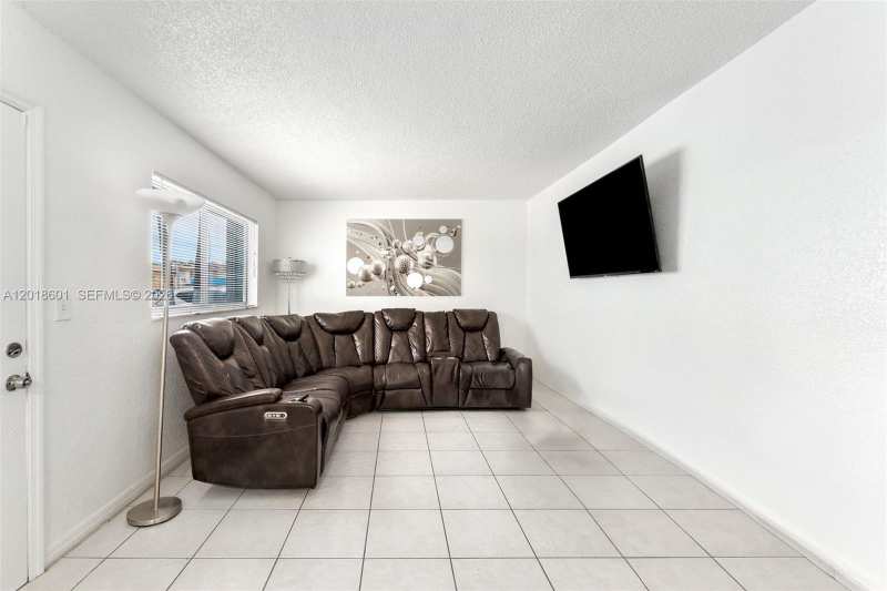 5706 W 26th Ave # 5706, Hialeah FL 33016