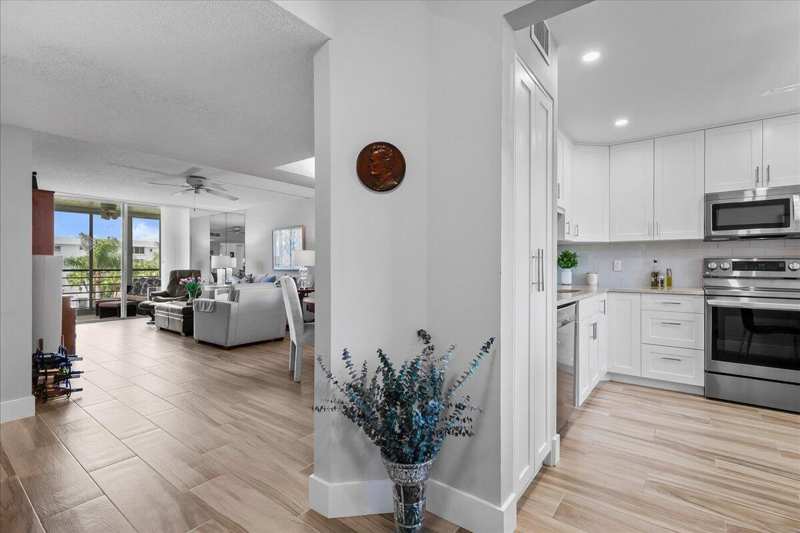 6698 10th Avenue N # 305, Lake Worth FL 33461