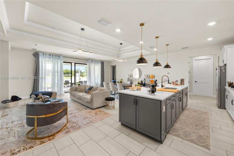 4549 W Pinehurst Trl W, Oakland Park FL 33309