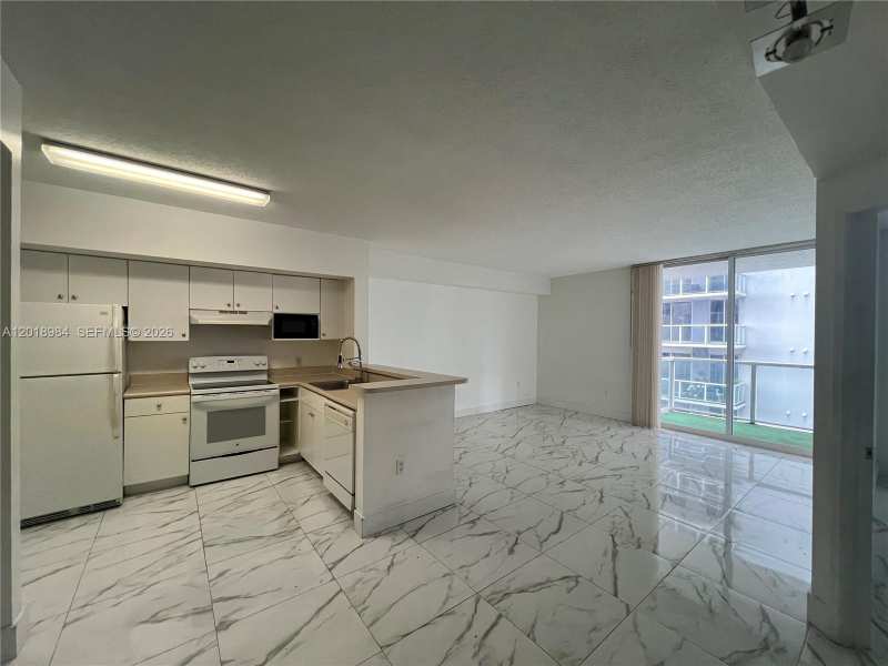 5085 NW 7th St # 711, Miami FL 33126
