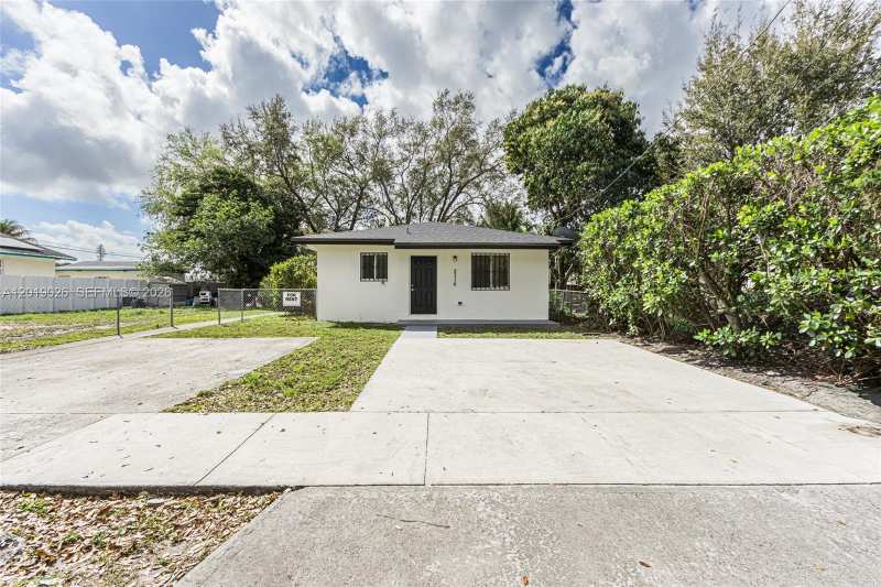 2316-2318 NW 98th St, Miami FL 33147