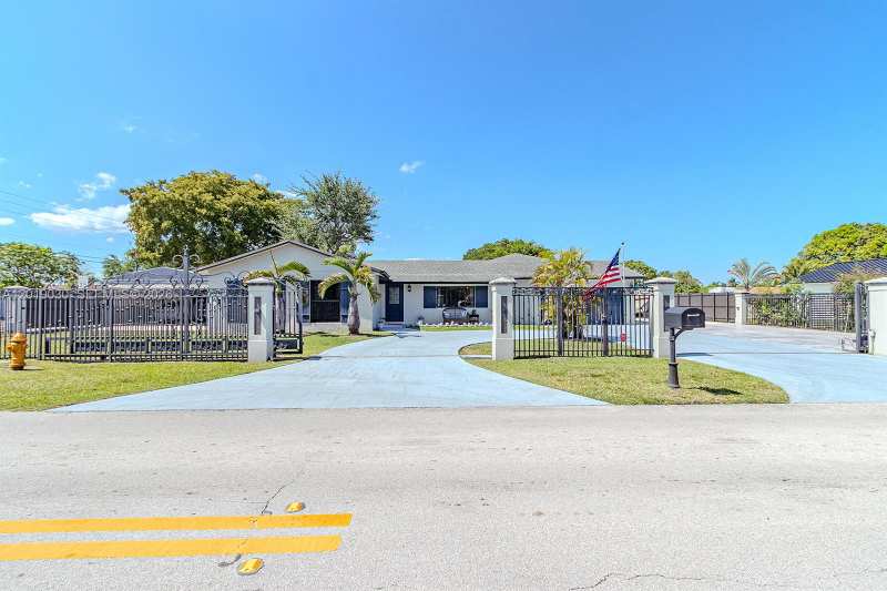 16181 SW 284th St, Homestead FL 33033
