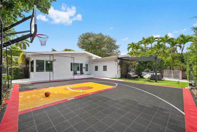 3758 Prairie Ave, Miami Beach FL 33140
