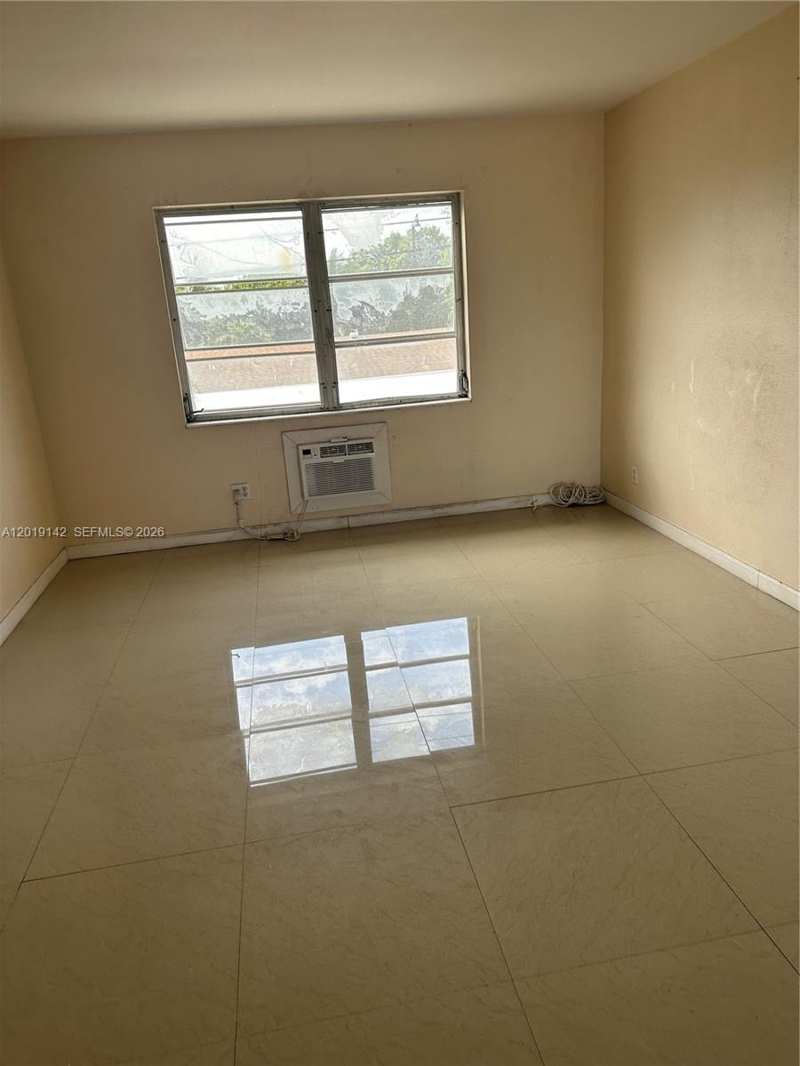1050 E Sample Rd # 208, Pompano Beach FL 33064