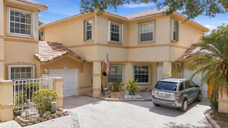 724 NW 170th Ter, Pembroke Pines FL 33028