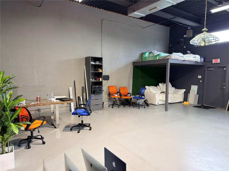 155 NE 1st Pl, Miami FL 33138