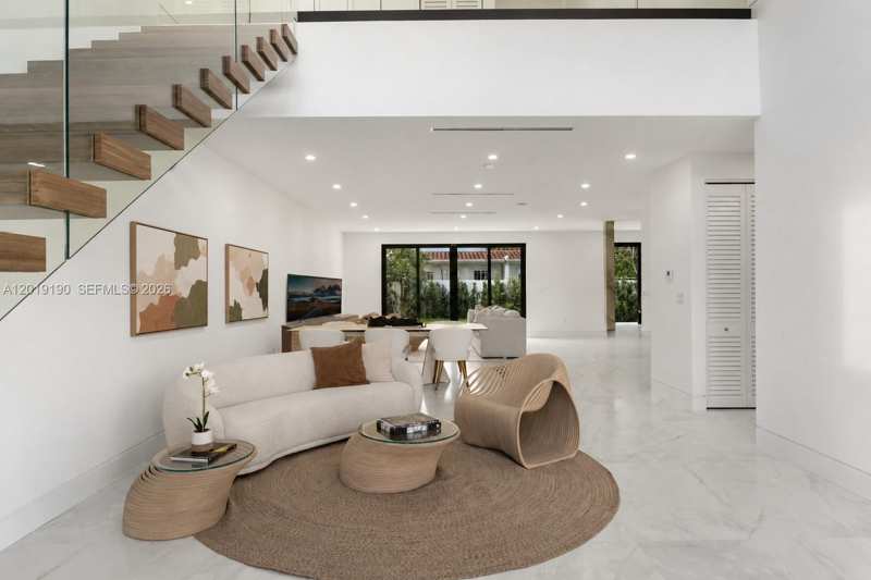 2265 SW 4 St, Miami FL 33135