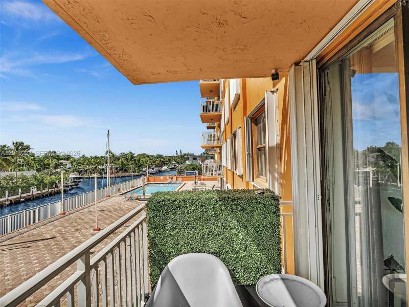 2450 NE 135th St # 201, North Miami FL 33181