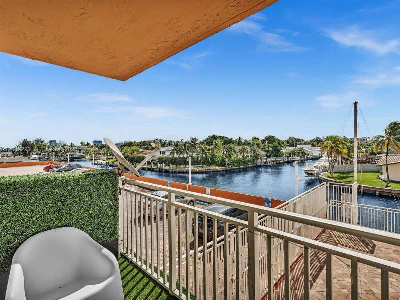 2450 NE 135th St # 201, North Miami FL 33181