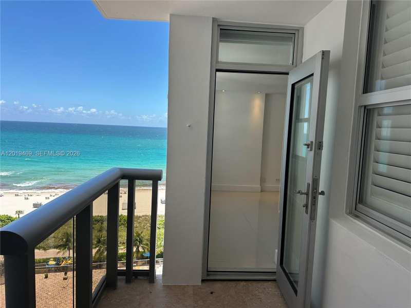 6039 Collins Ave # 1221, Miami Beach FL 33140