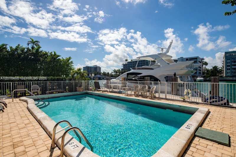 34 Bal Bay Dr, Bal Harbour FL 33154