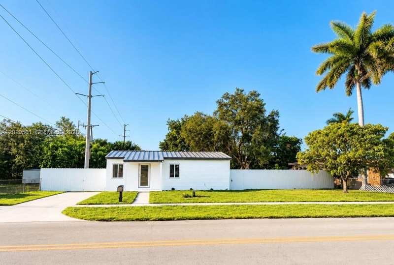 1881 NW 157th St, Miami Gardens FL 33054