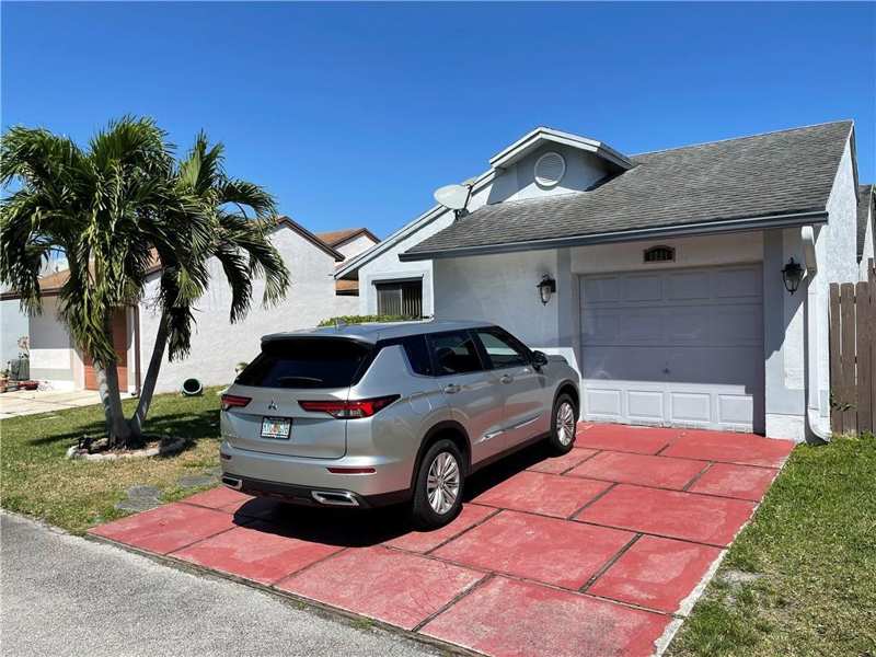 1231 SW 112th Avenue, Pembroke Pines FL 33025