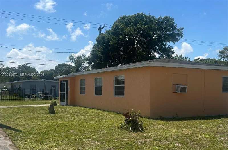 2925 NW 5th St, Fort Lauderdale FL 33311