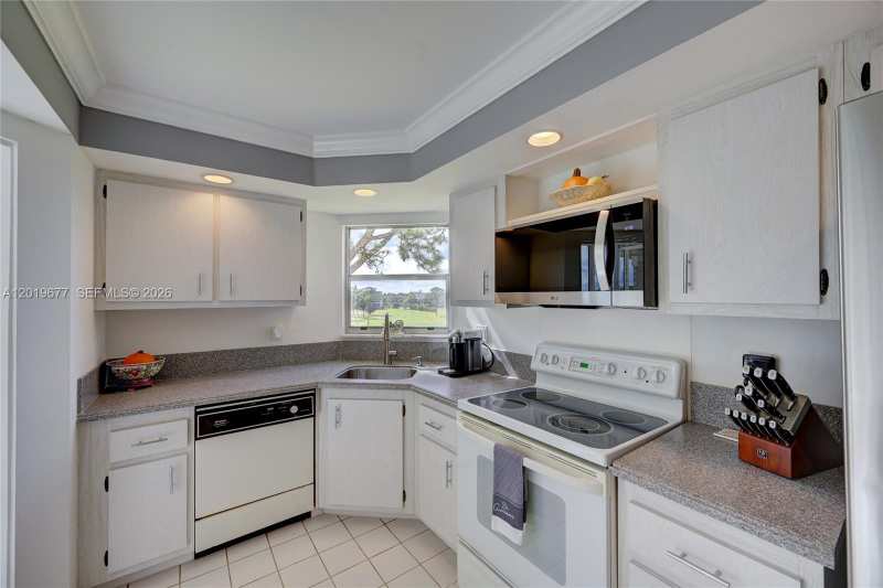 POINCIANA PLACE CONDO 1,2