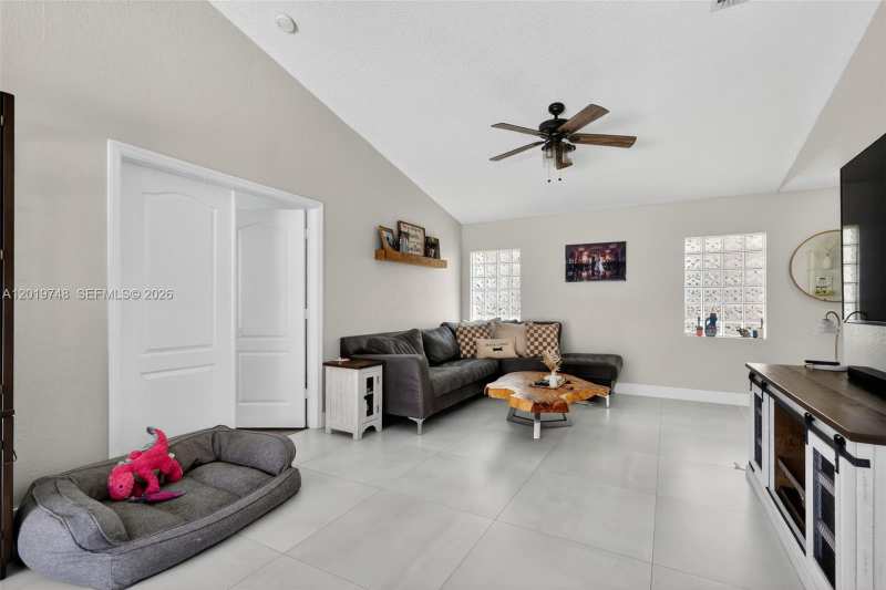 8061 NW 197th St, Hialeah FL 33015
