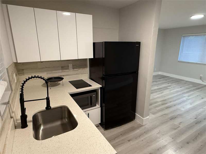 720 NE 7th Street # 2a, Hallandale Beach FL 33009
