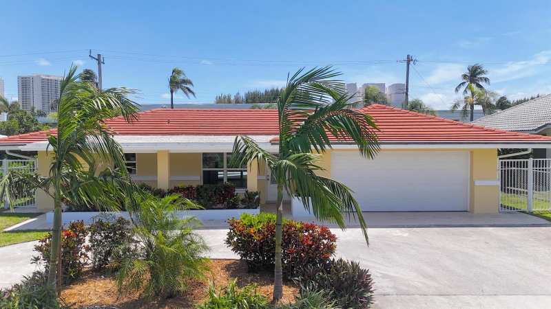 1221 Singer Drive, Singer Island FL 33404
