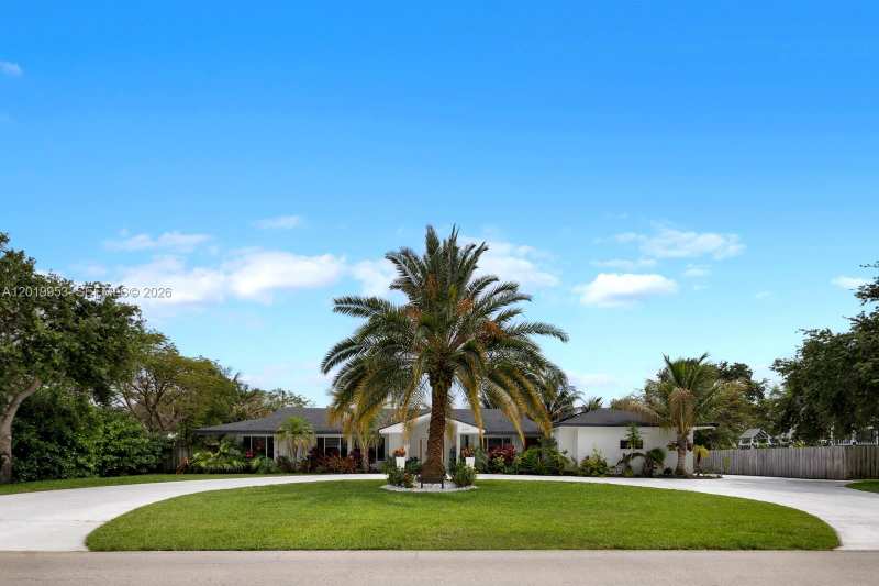 600 NE 4th St, Pompano Beach FL 33060