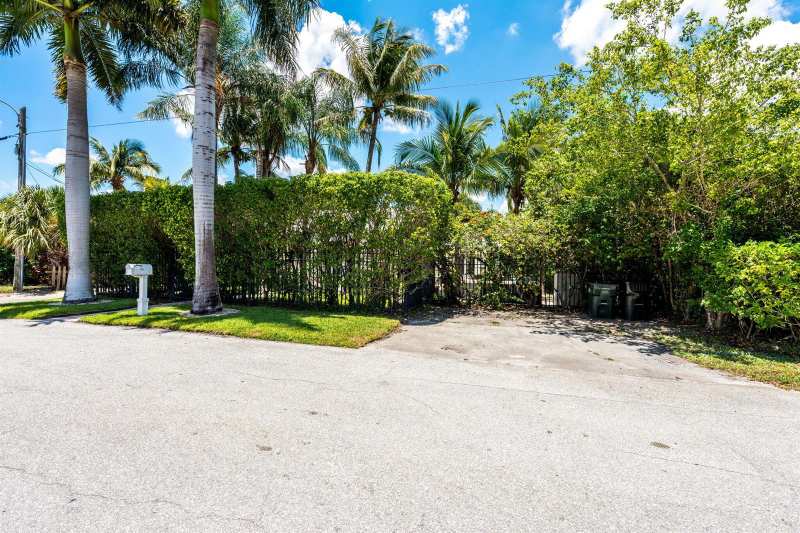 255 NE 12th Street, Delray Beach FL 33444