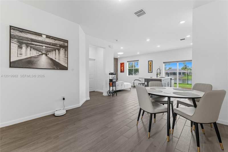 805 SE 18th St, Homestead FL 33034