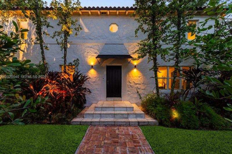5812 Alton Rd, Miami Beach FL 33140