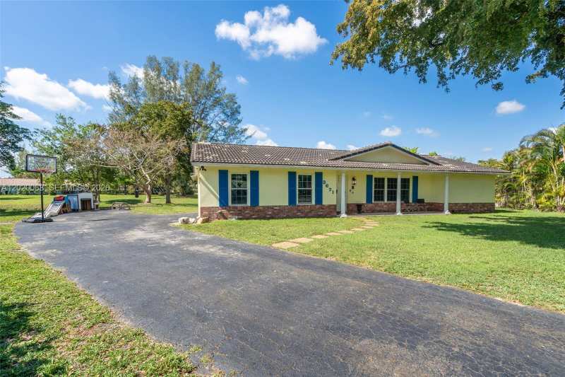 3671 NW 98th Ter, Coral Springs FL 33065