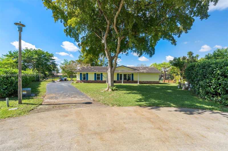 3671 NW 98th Ter, Coral Springs FL 33065