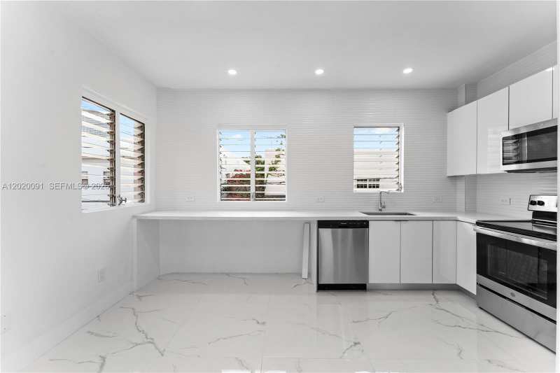 842 Meridian Ave # 2D, Miami Beach FL 33139