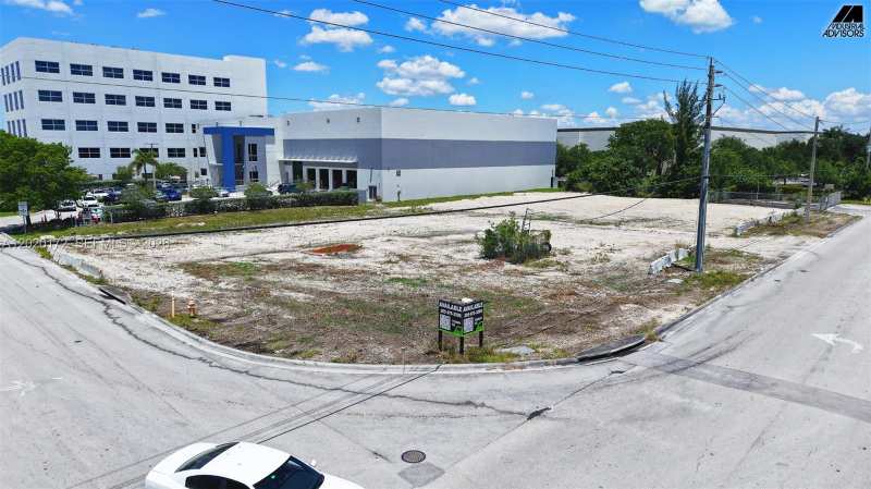 11501 NW 124th St, Medley FL 33178