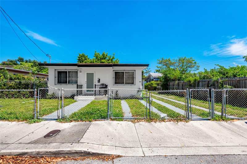 221 NW 32nd St # B, Miami FL 33127