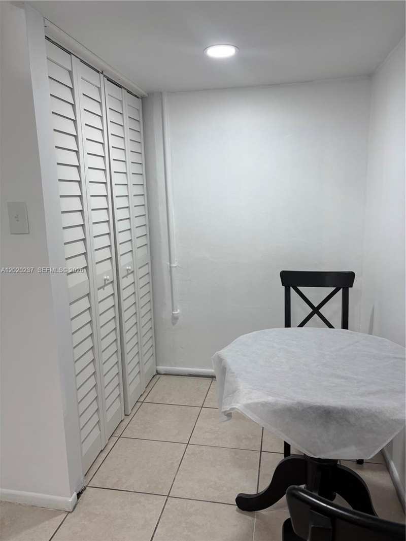 15844 SW 82nd St # b, Miami FL 33193