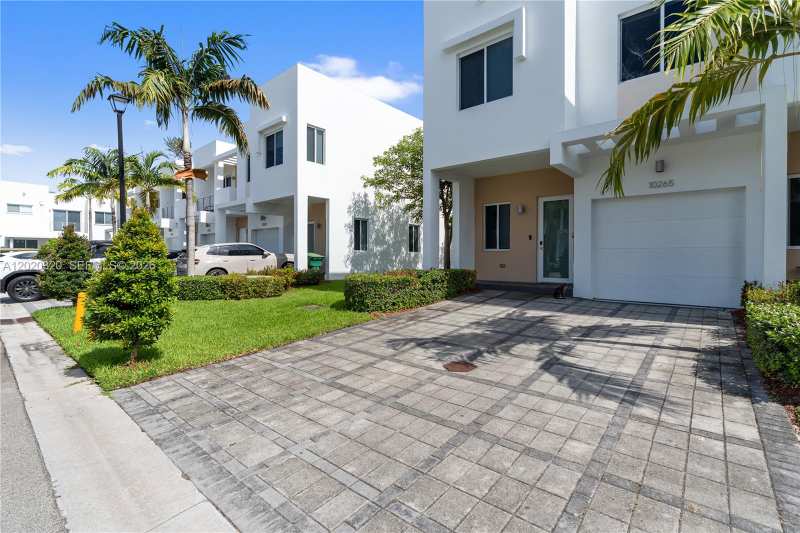 10265 NW 72nd Ter, Doral FL 33178