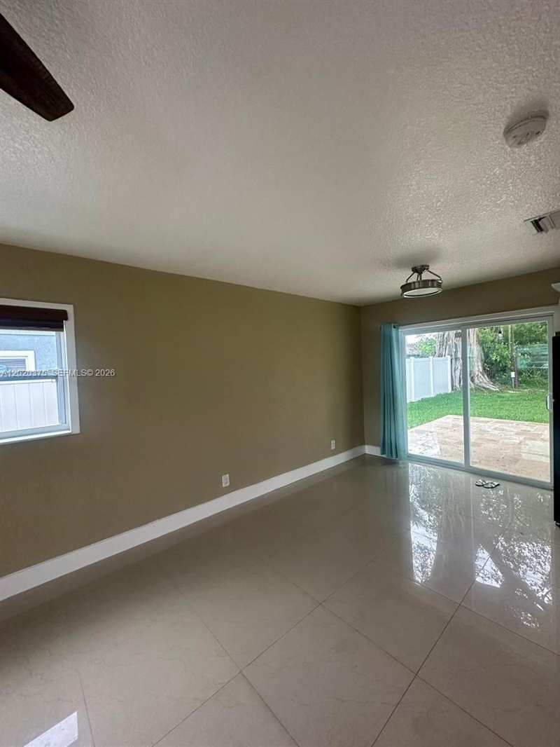 4979 SW 4th St, Margate FL 33068