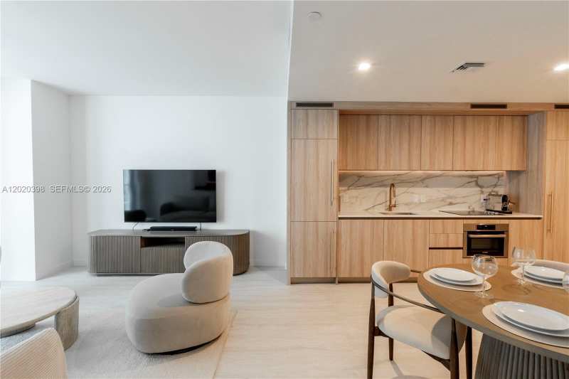 77 SE 5th St # 3308, Miami FL 33131