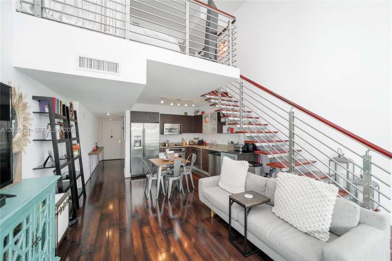 41 SE 5th St # 704, Miami FL 33131