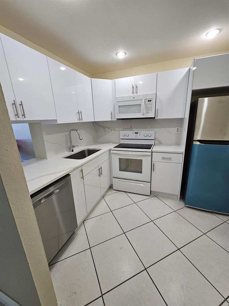 5665 W 20th Avenue # 413, Hialeah FL 33012