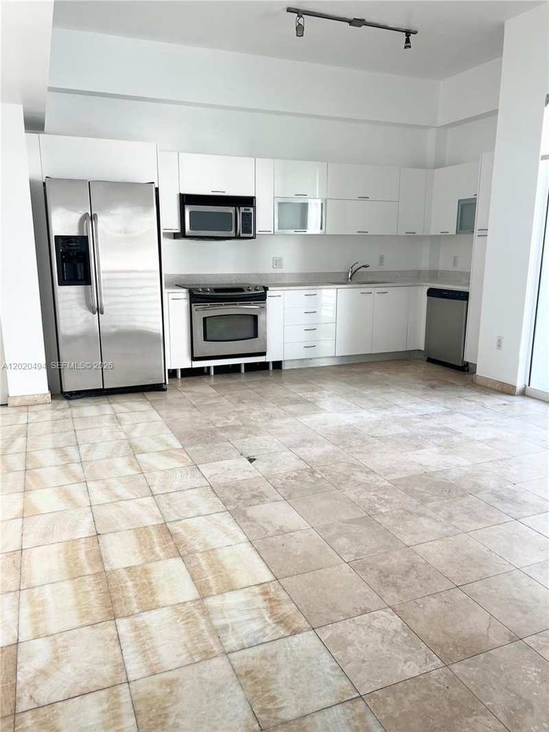133 NE 2 AV # 710, Miami FL 33132