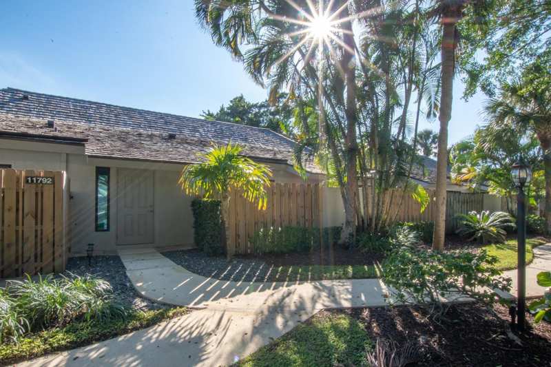 11792 Wimbledon Circle, Wellington FL 33414