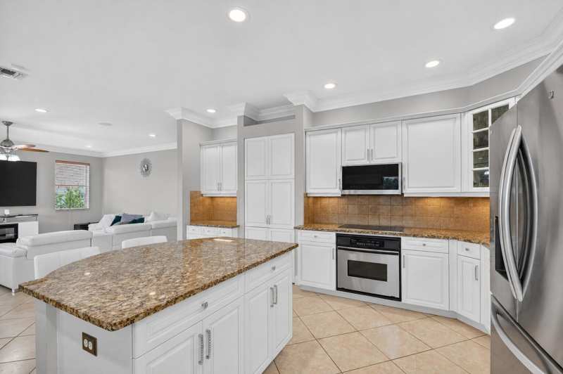 2214 Ridgewood Circle, Royal Palm Beach FL 33411