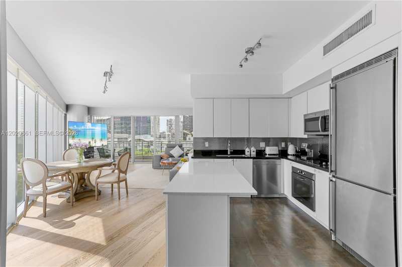 92 SW 3rd St # 1201, Miami FL 33130