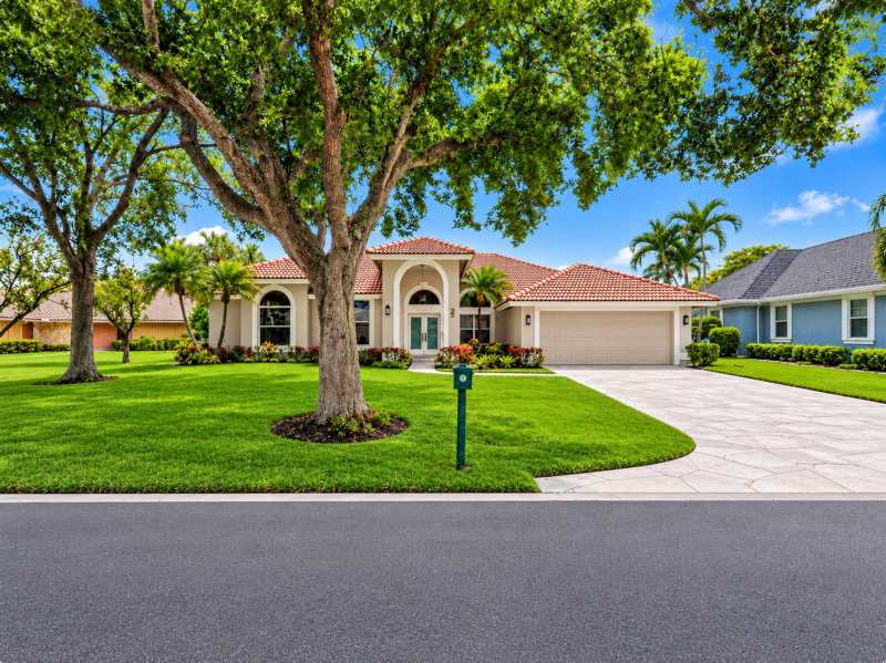2 Old Fence Road, Palm Beach Gardens FL 33418