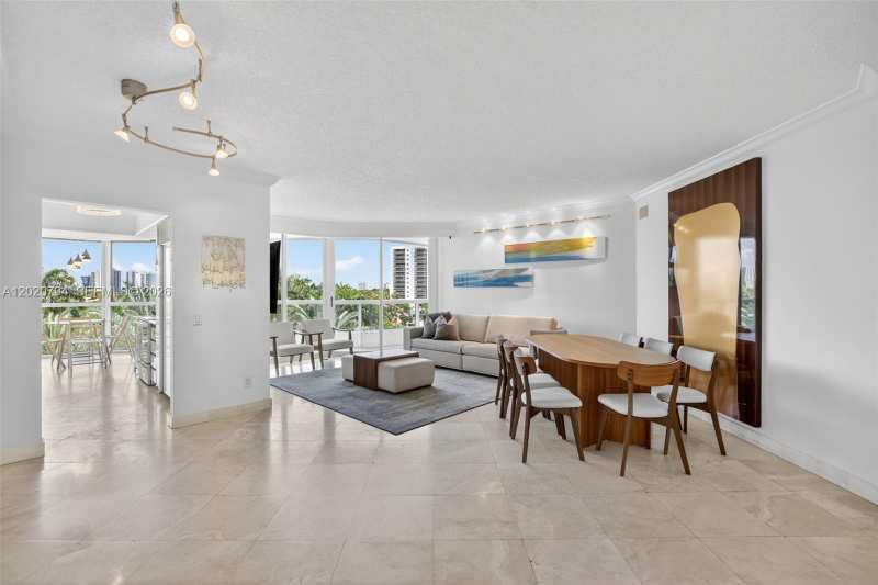 21205 Yacht Club Dr # 605, Aventura FL 33180