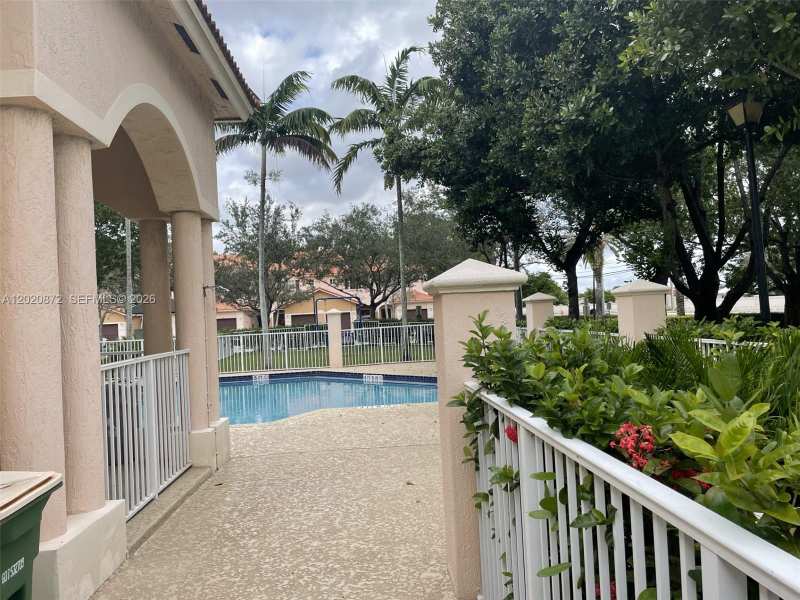 8835 S Isles Cir, Tamarac FL 33321